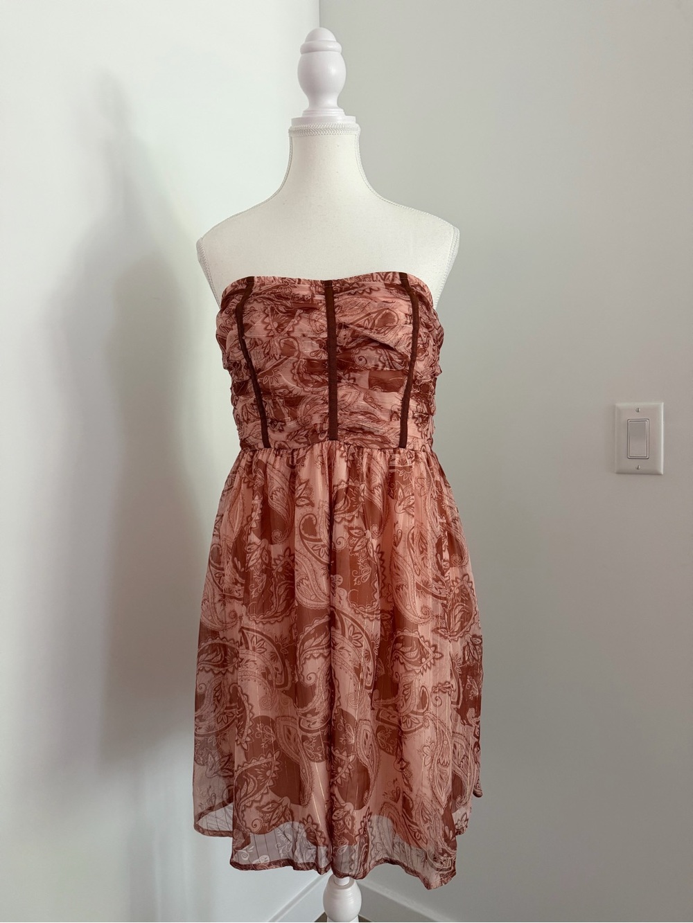 VENUS Strapless Paisley Dress in Rose and Brown